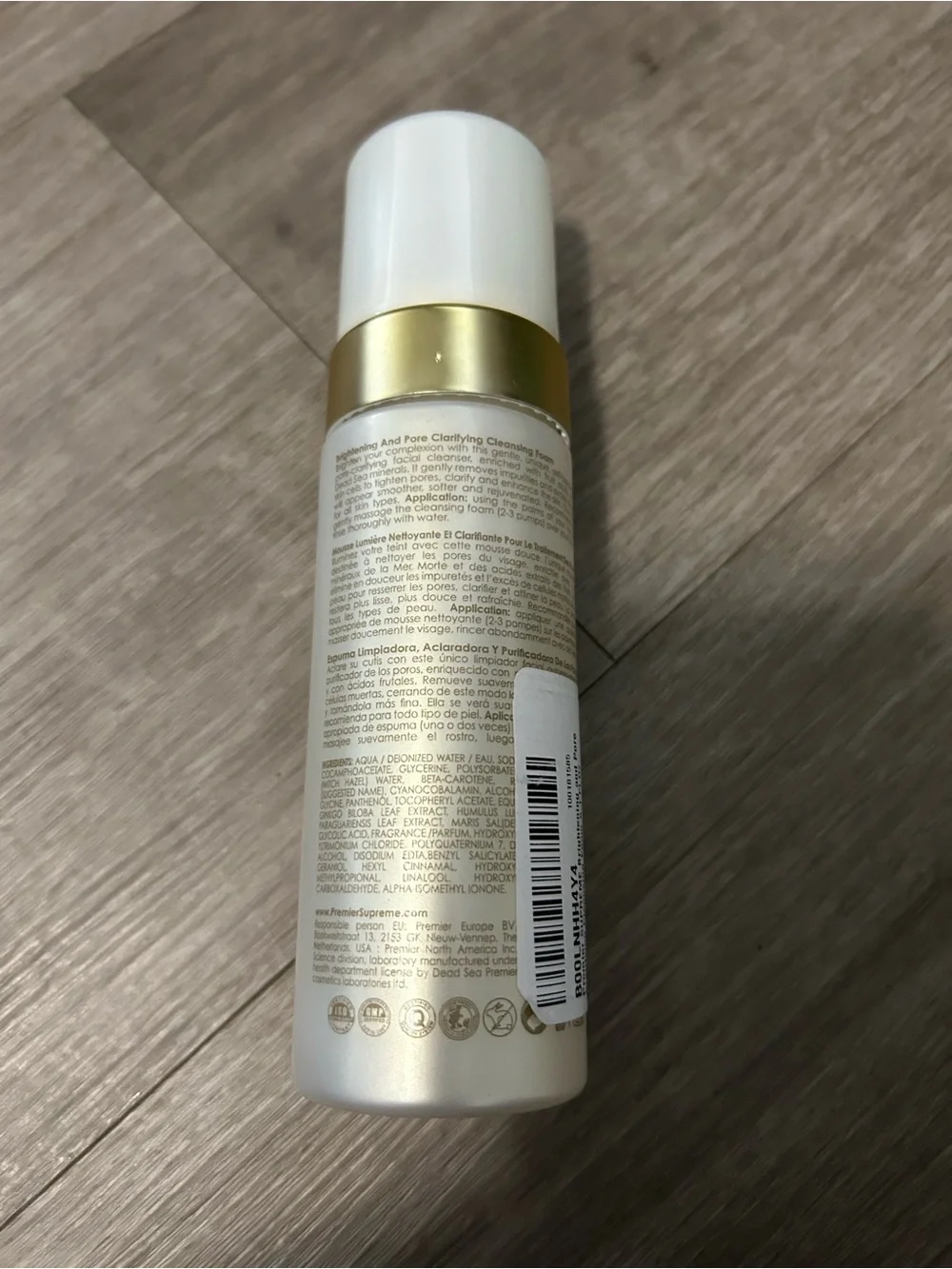 Supreme White Cleansing Foam with Gold Accent